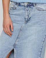 VIJAF denim midi-nederdel fra VILA – model 14099736 i lyseblå med høj talje