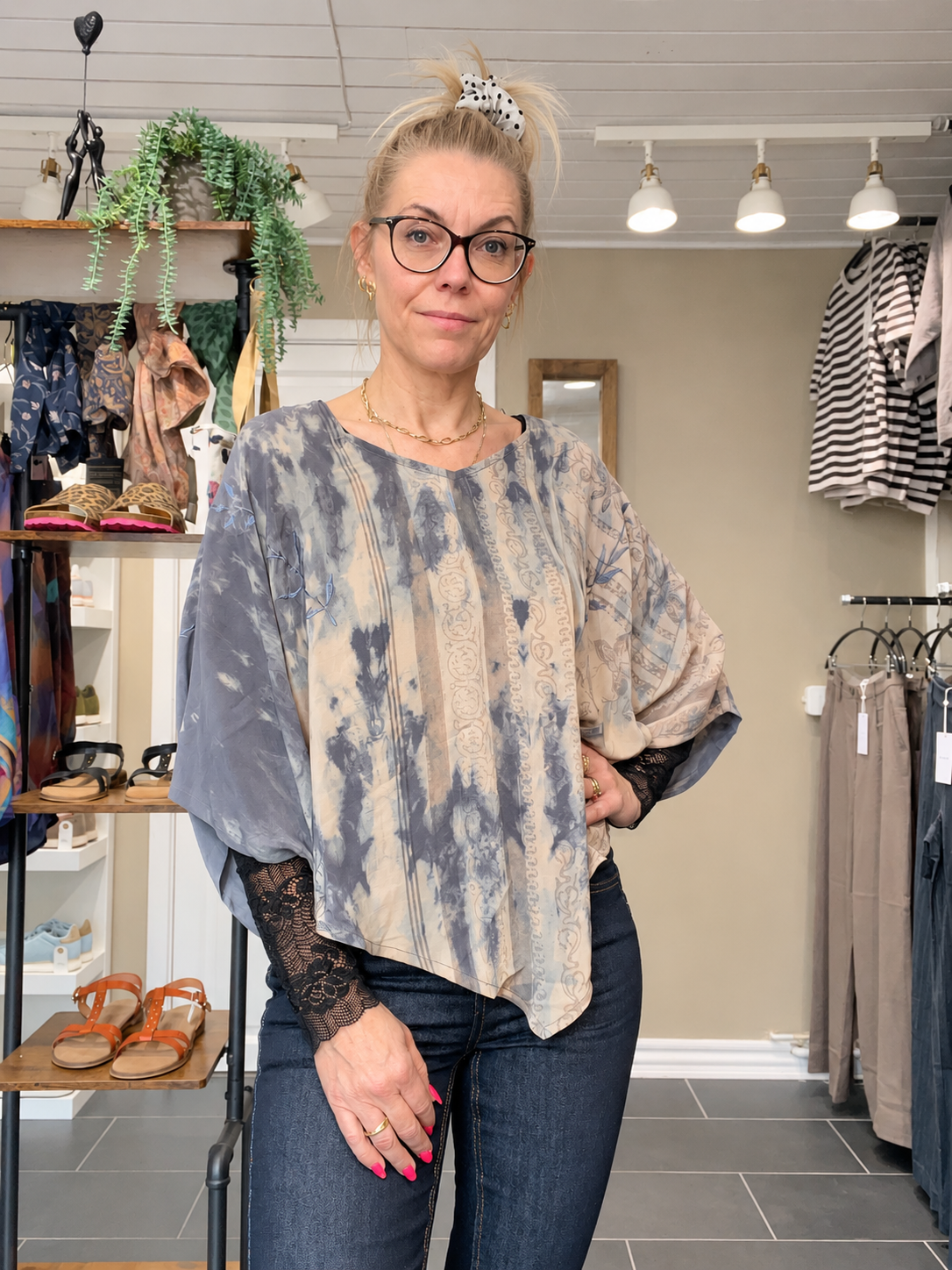 Cofur Poncho Blouse grå/beige mønstret unika silkebluse OneSize