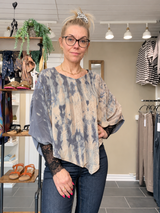 Cofur Poncho Blouse grå/beige mønstret unika silkebluse OneSize