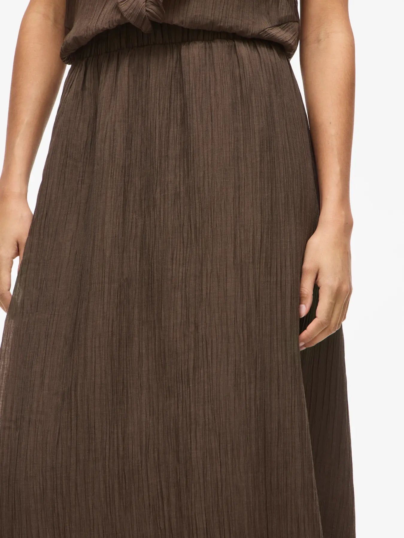 Feminin midi nederdel med flot fald