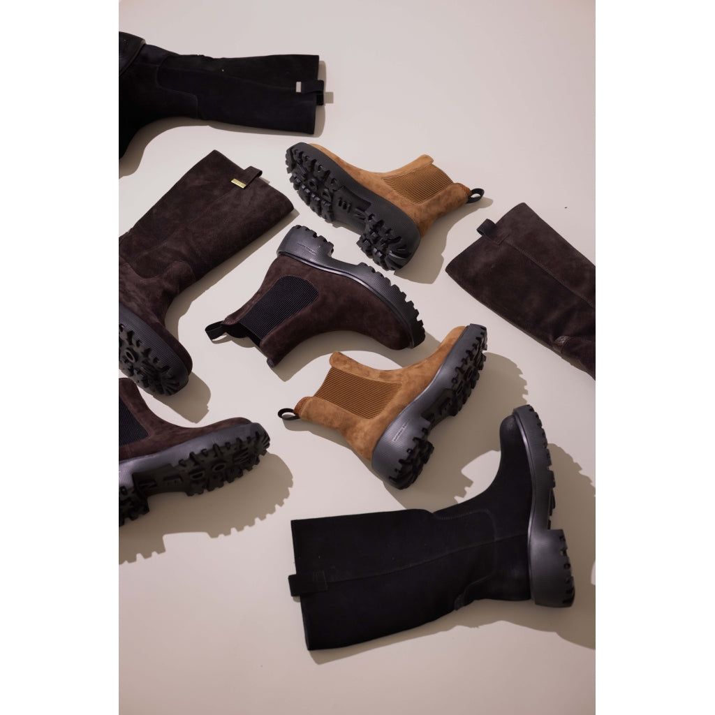 WODEN Lea Suede WS167 – sort ruskindsstøvle med let EVA-sål