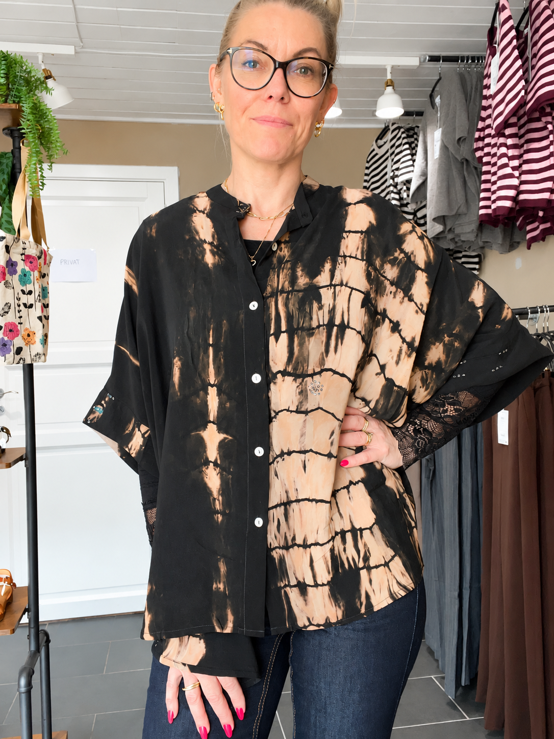 Cofur unika Diva Blouse sort/beige i pre-loved indisk sarisilke