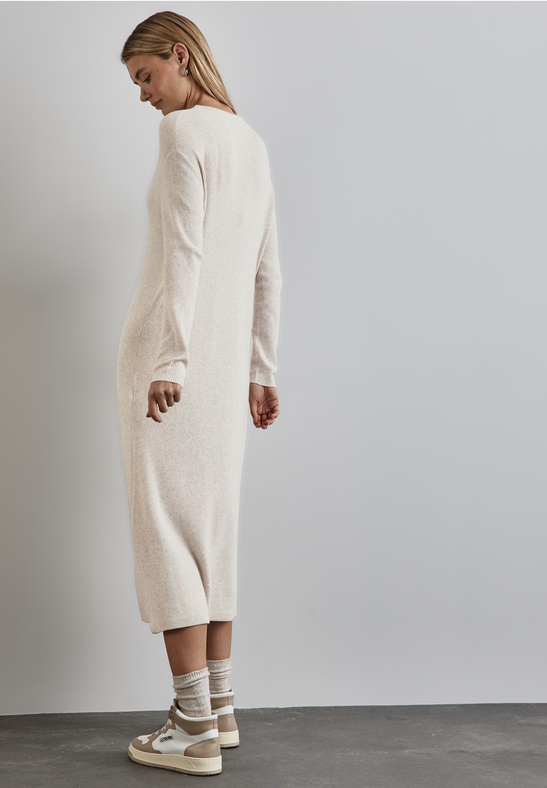 Street One Cosy Long Dress i creme – lang strikkjole til damer