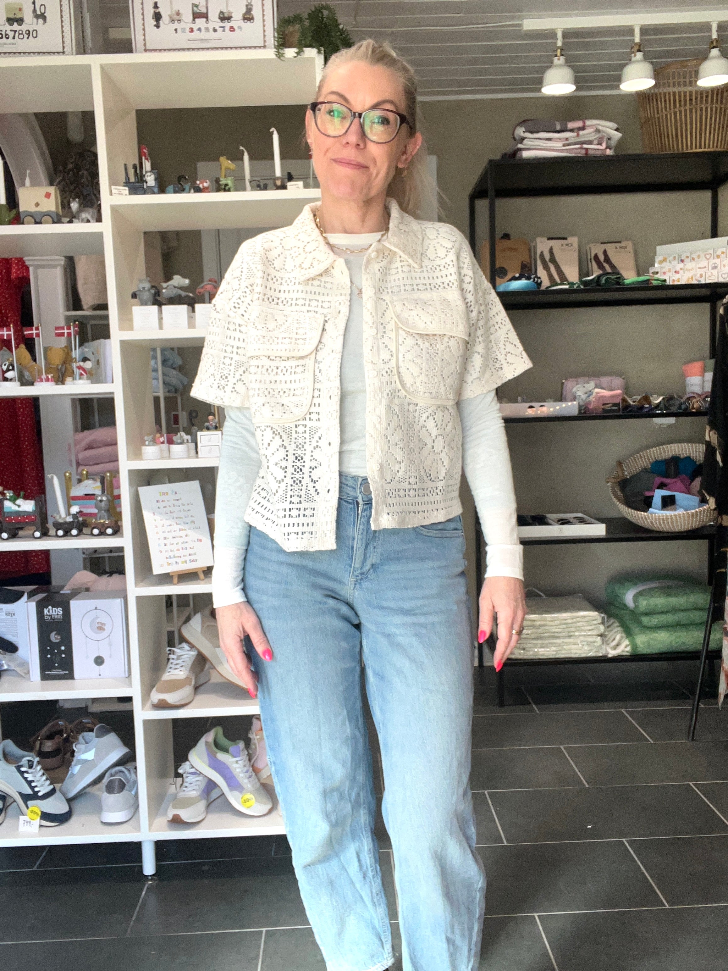 VIMERINDA 2/4 Shirt – Kortærmet Skjorte med Hæklet Look – Birch – VILA