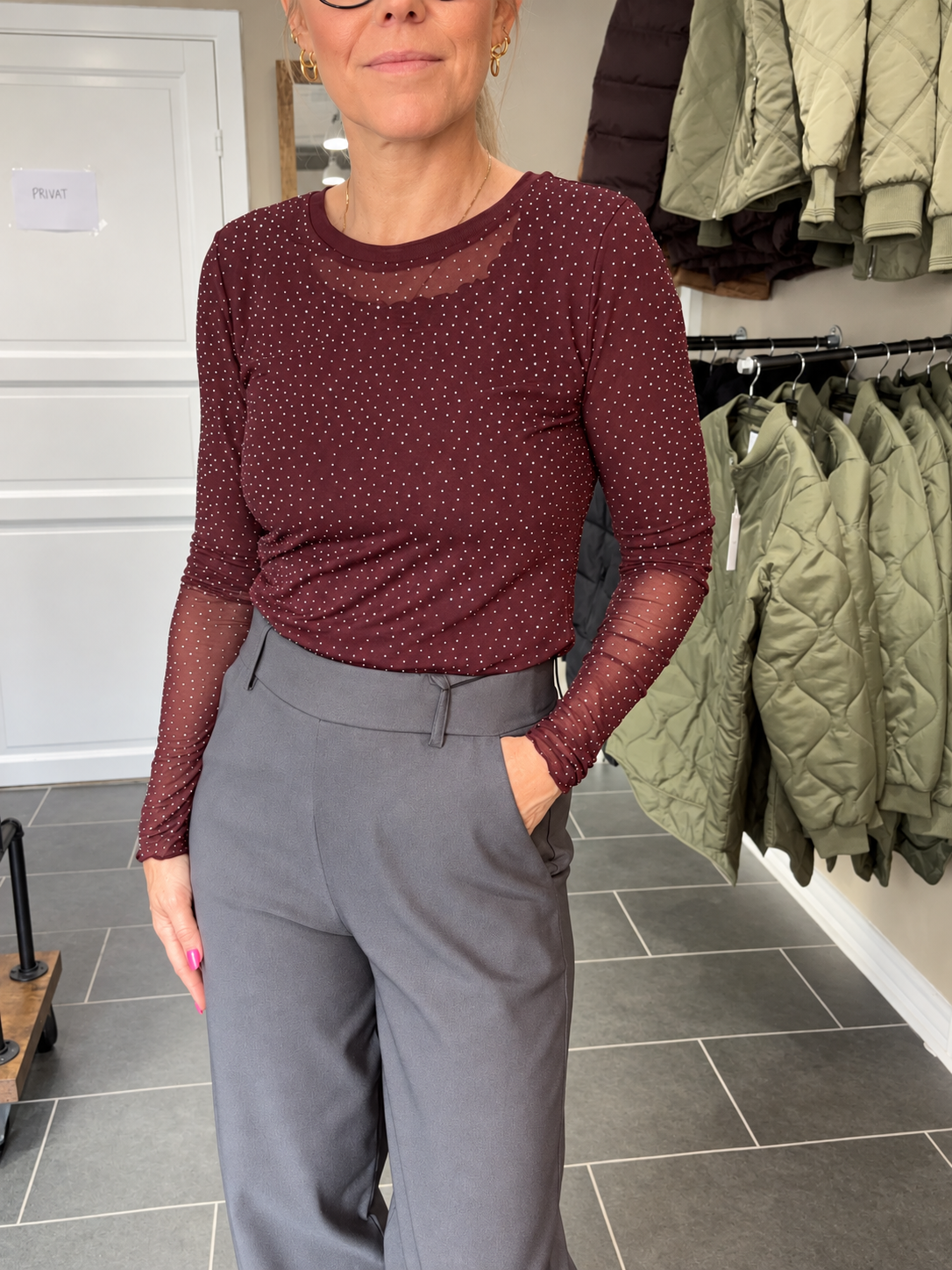 Alexis Plum meshbluse med similisten fra Black Colour