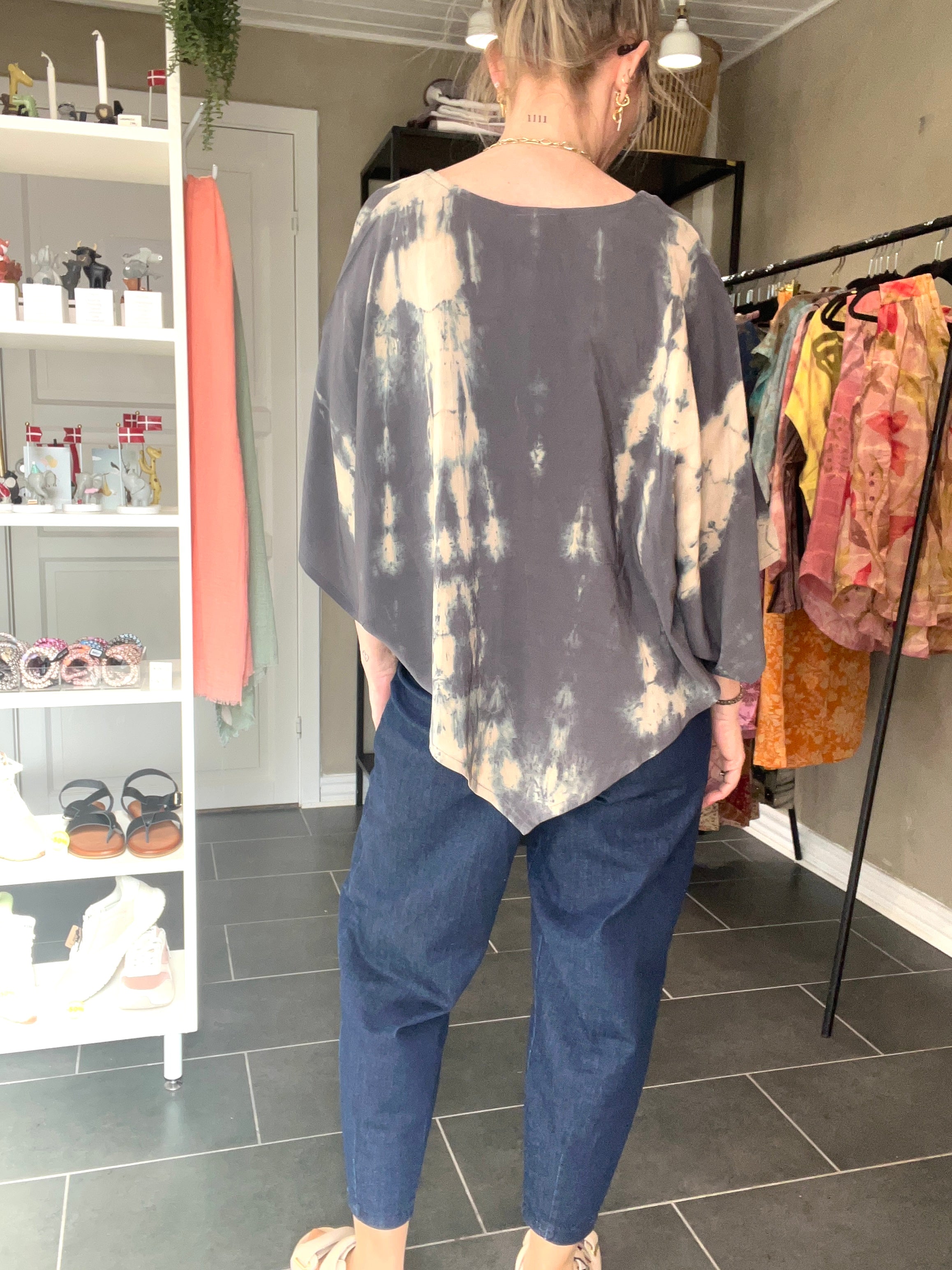 Feminin poncho top i upcyclet vintage silke