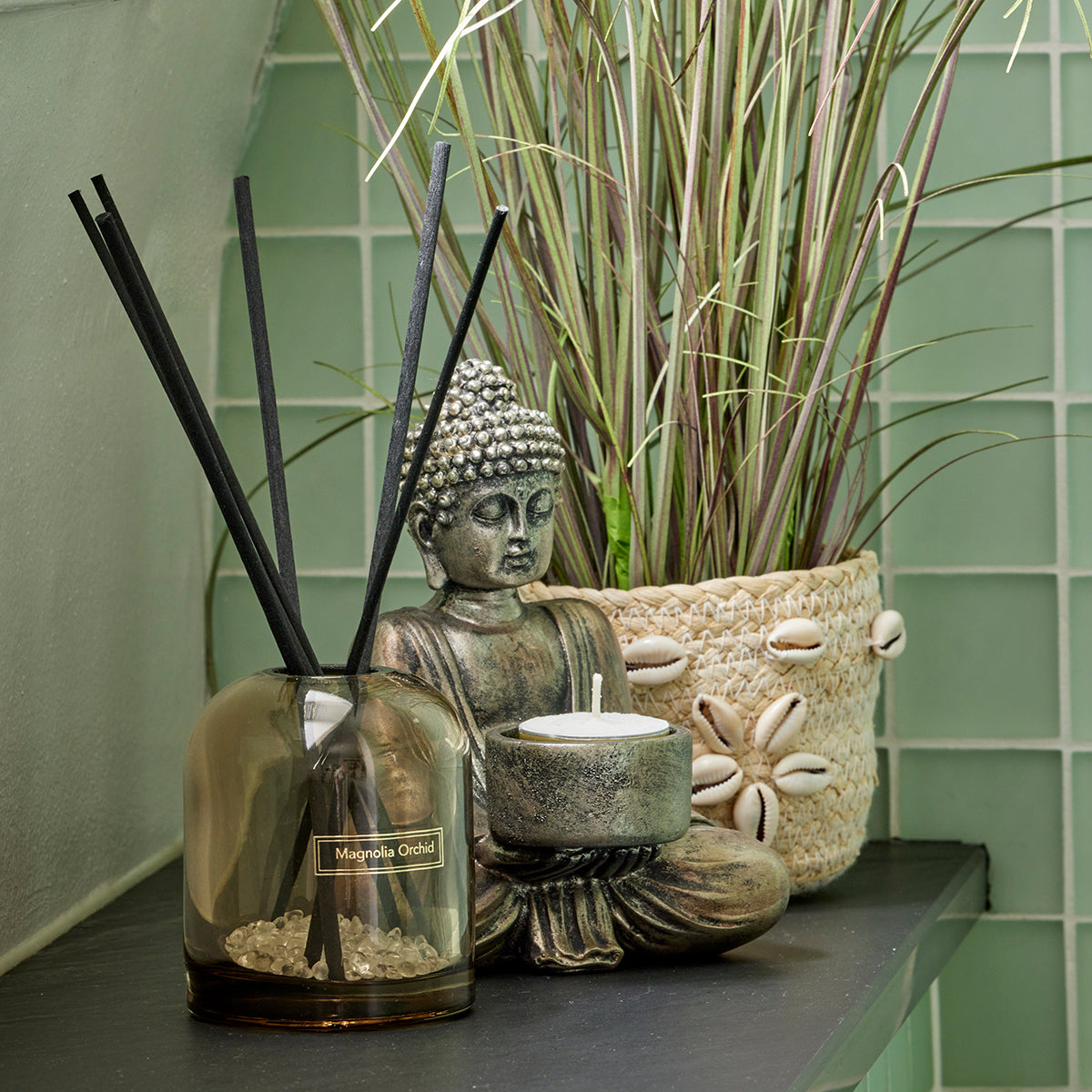 Dekorativ Buddha figur med lysestage til fyrfadslys