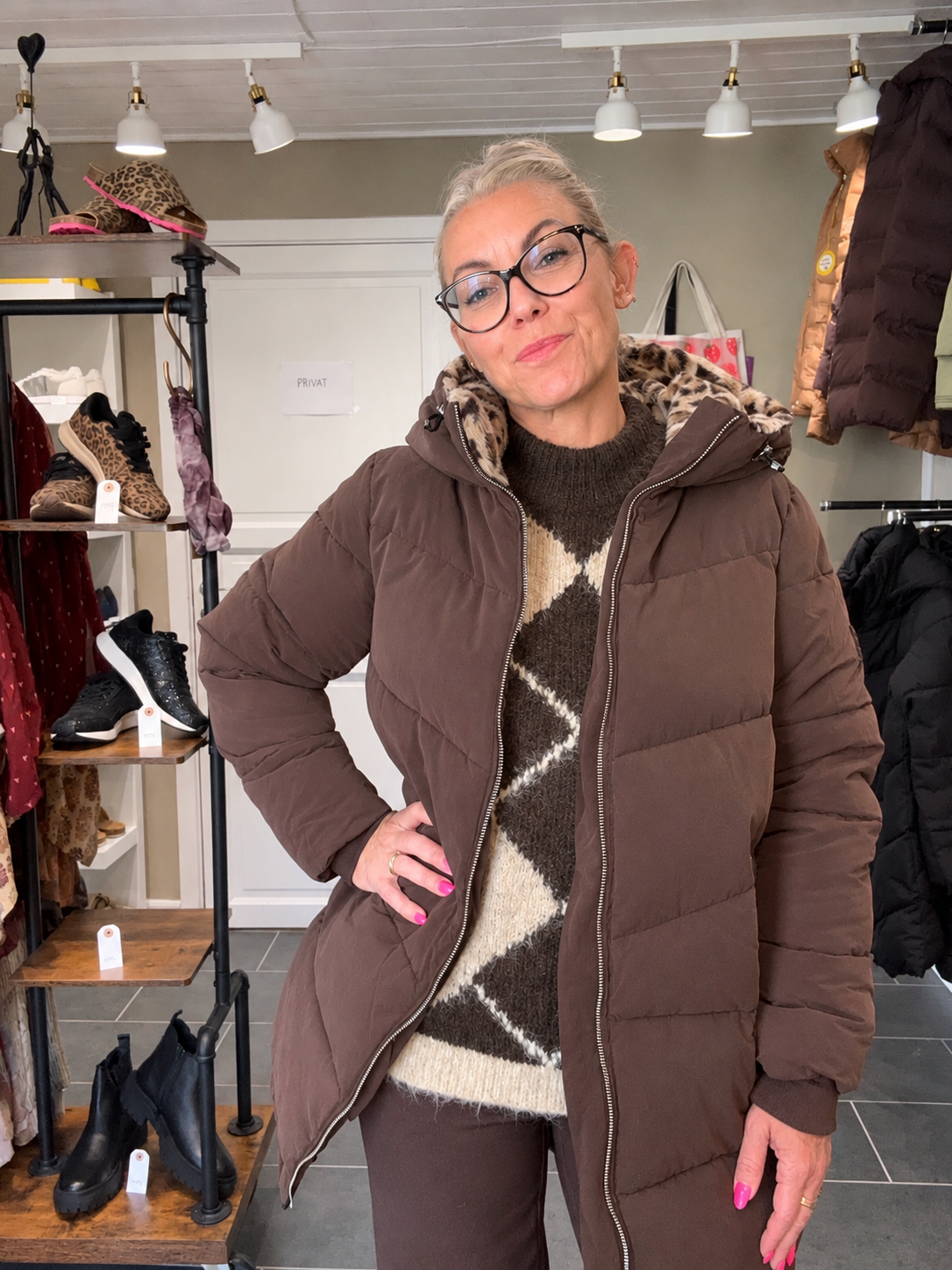 Mid Length Padded Parka med hætte og lynlåslommer