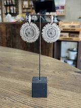 Sølv øreringe fra Maq Jewelry med håndslebne perler