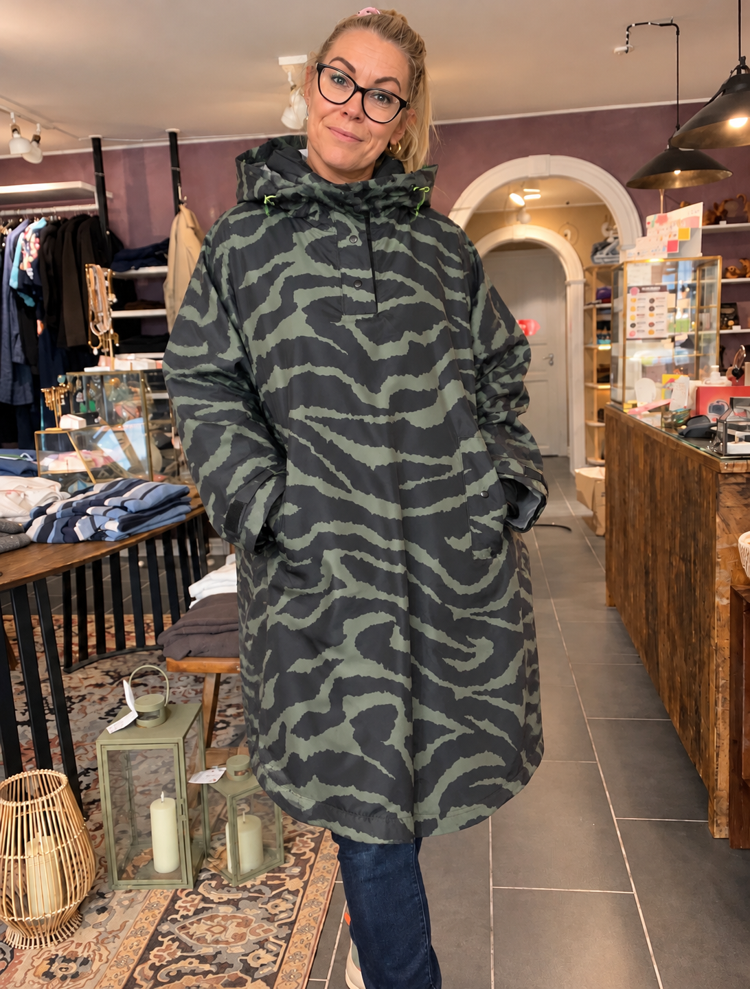 Street One Rain Poncho – Army (202078) | Vandtæt poncho m. hætte, OneSize