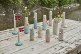 Dekorativ keramikvase formet som and – nordisk design