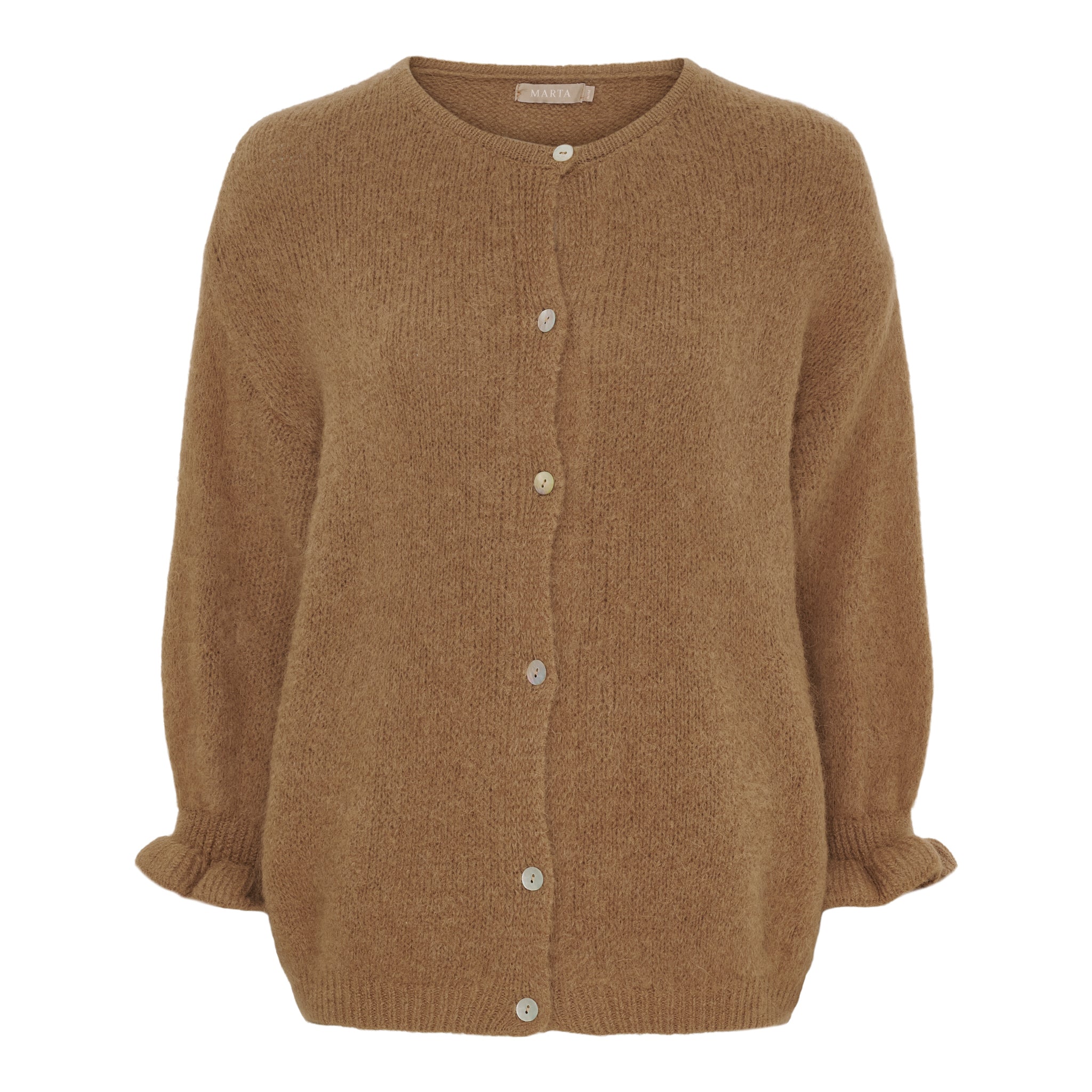 Juliana Knit 2413 fra Marta du Château – camel cardigan med 3/4-ærmer og knapper, frontvisning