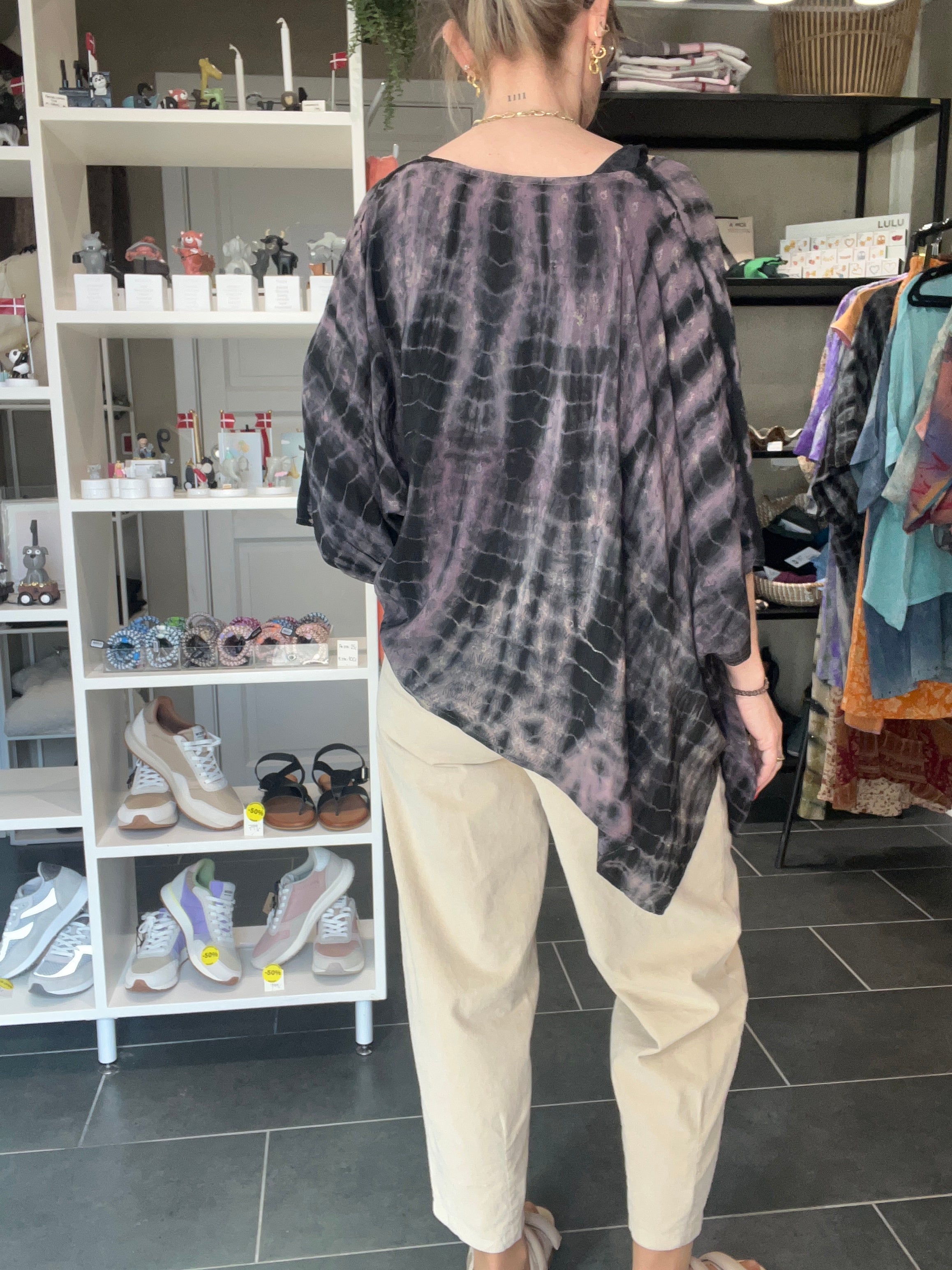 Luftig OneSize poncho bluse fra Cofur Denmark