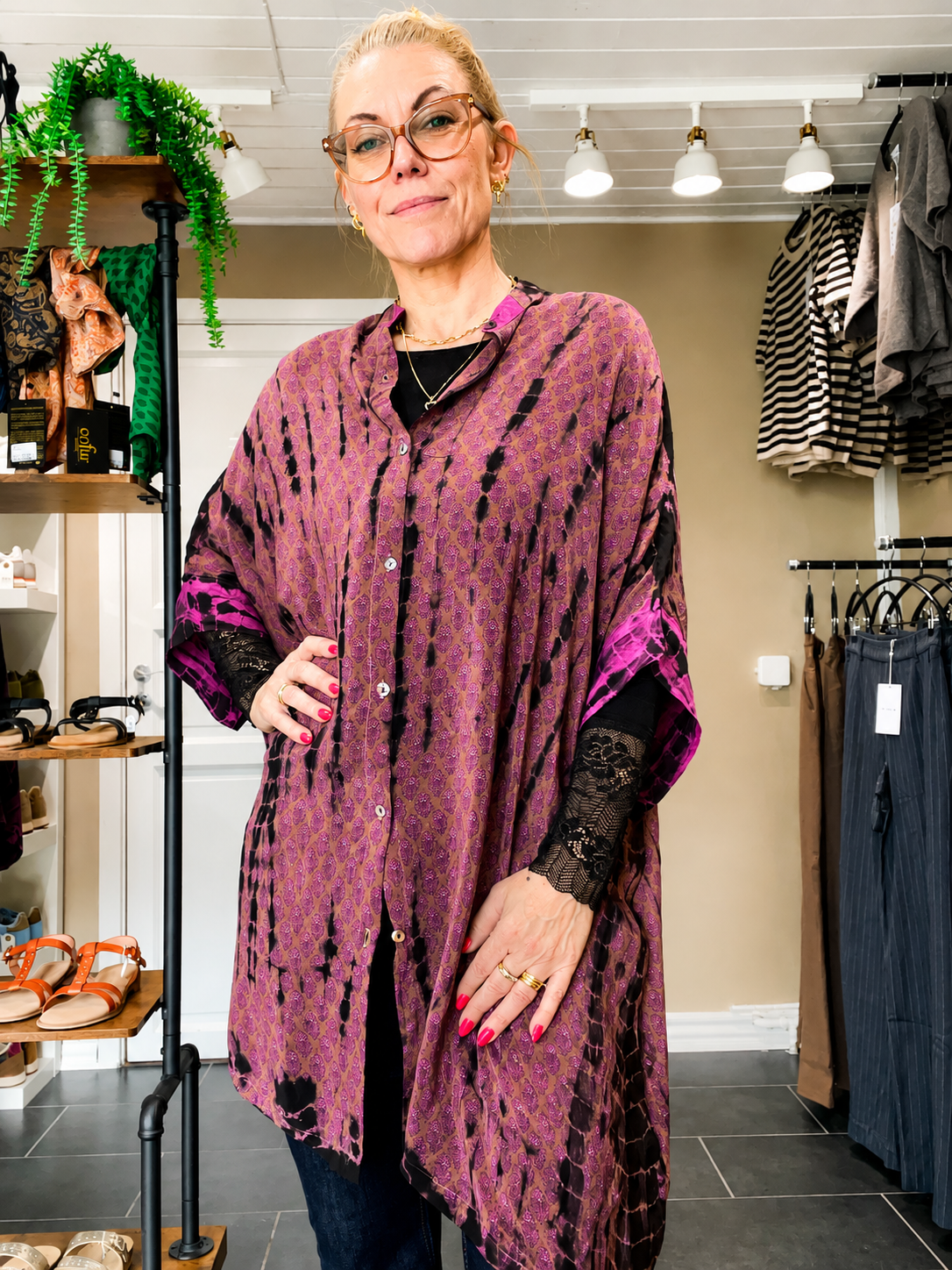 Cofur Diva genanvendt silketunika med rosa bordeaux tie-dye mønster