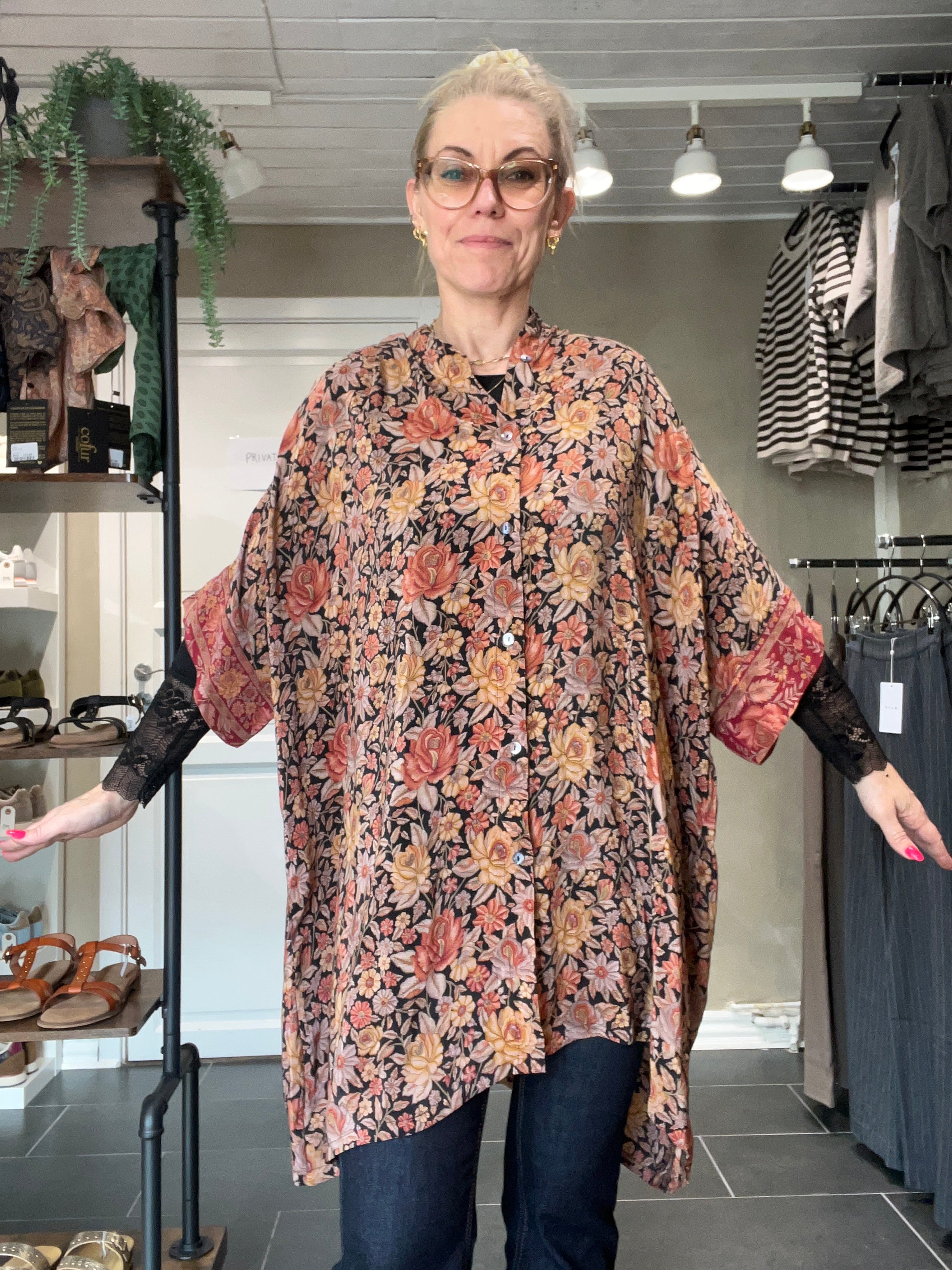 Blomstret Diva Tunika fra Cofur onesize til dame