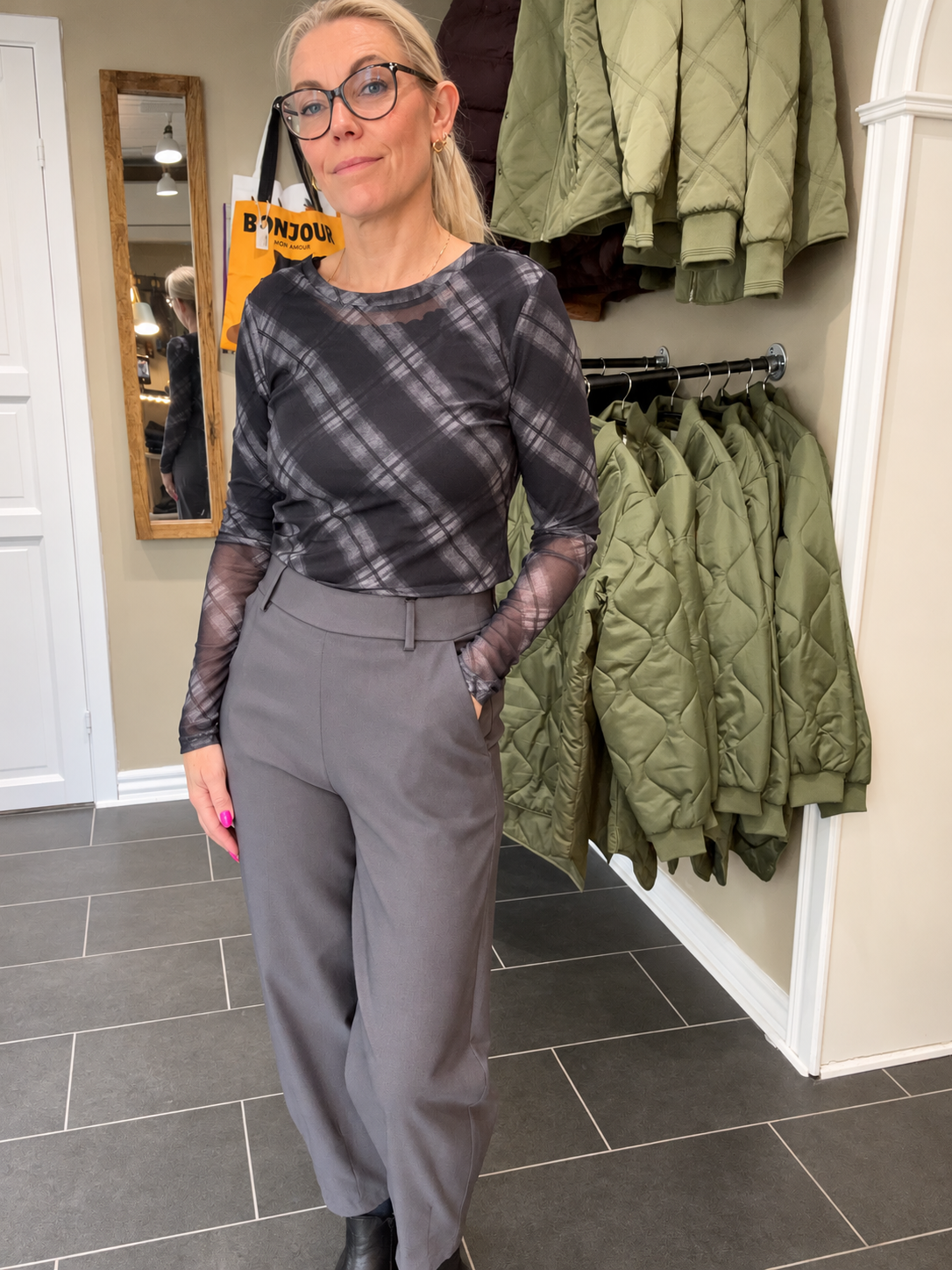 Kamma Mesh Blouse 42000 ternet bluse fra Black Colour