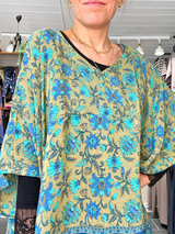 Cofur Lombok Poncho Blouse blå blomstret one-of-a-kind silkebluse til dame