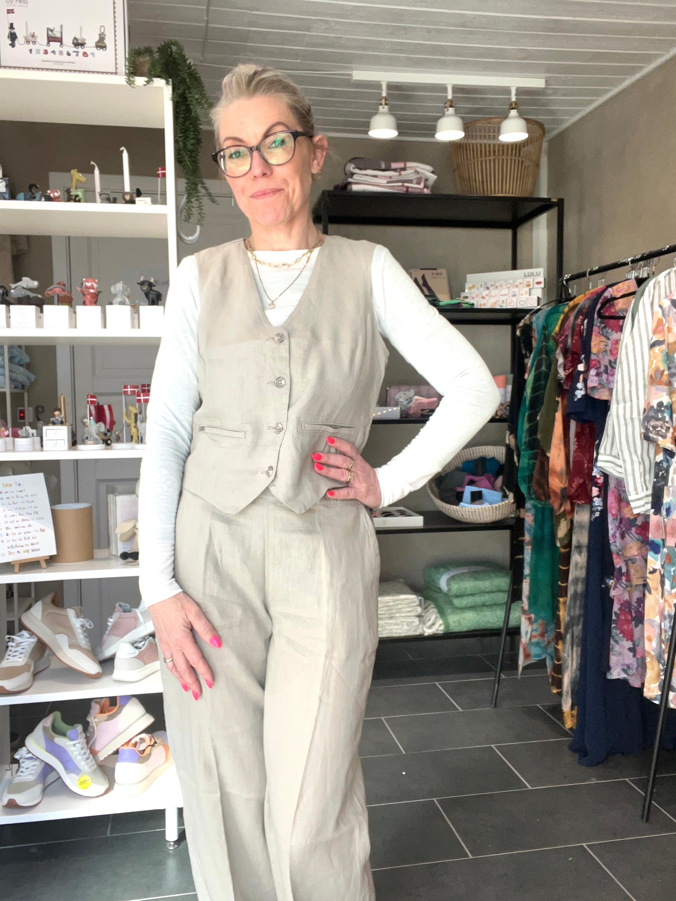Short Vest Buttons – Hør Vest med Knapper – Timeless Beige – Street One