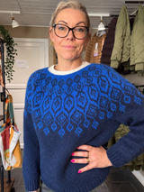 Håndstrikket blå uldsweater i norsk uld fra Balustrik