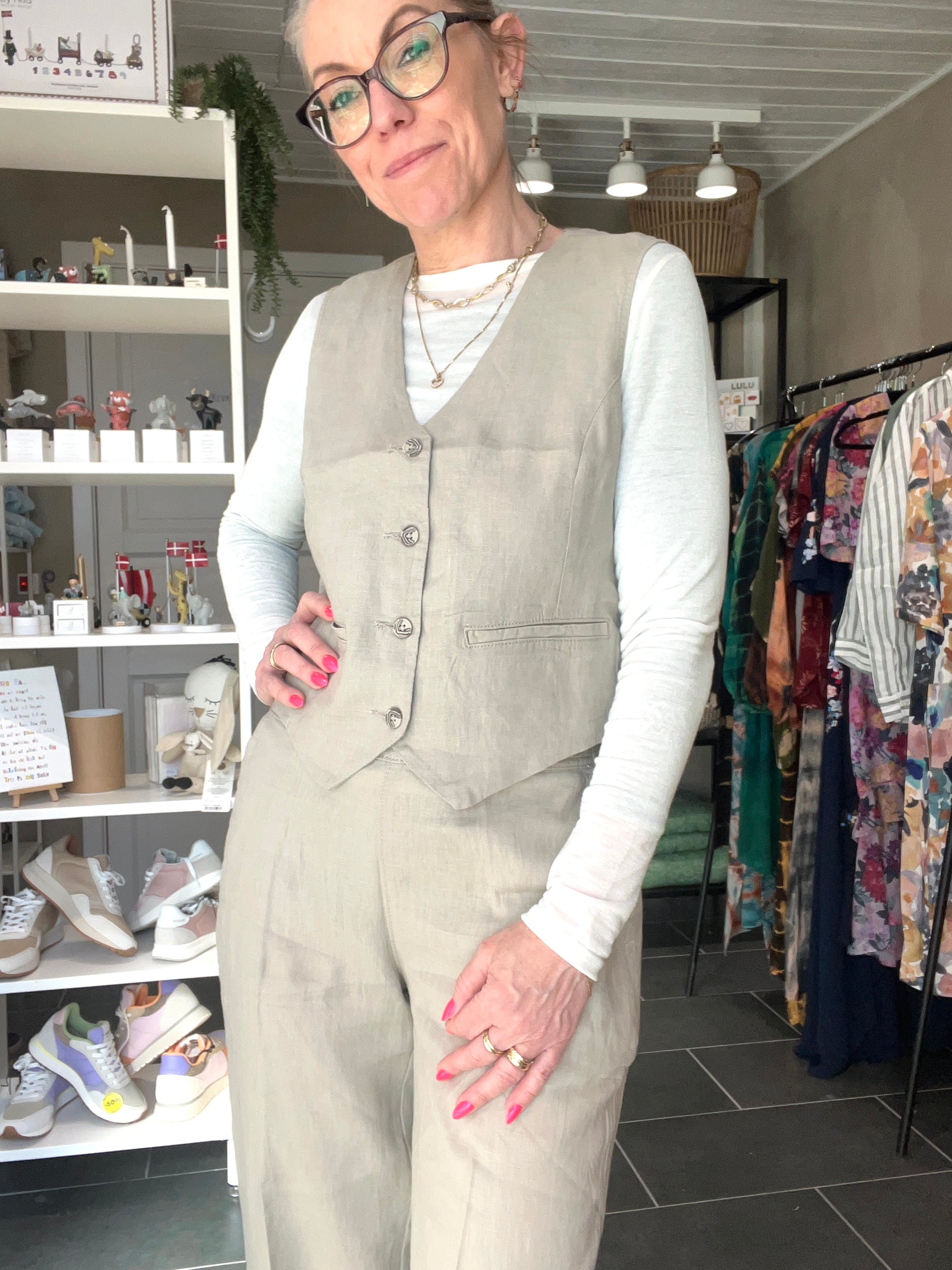 Short Vest Buttons – Hør Vest med Knapper – Timeless Beige – Street One
