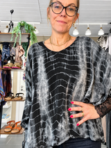 Cofur Lombok Poncho Blouse grå tie-dye unika silkebluse i vintage sari-silke OneSize