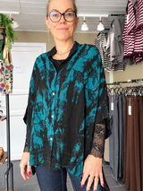 Cofur Diva Blouse petroleumsfarvet unika silkebluse i genanvendt sari-silke