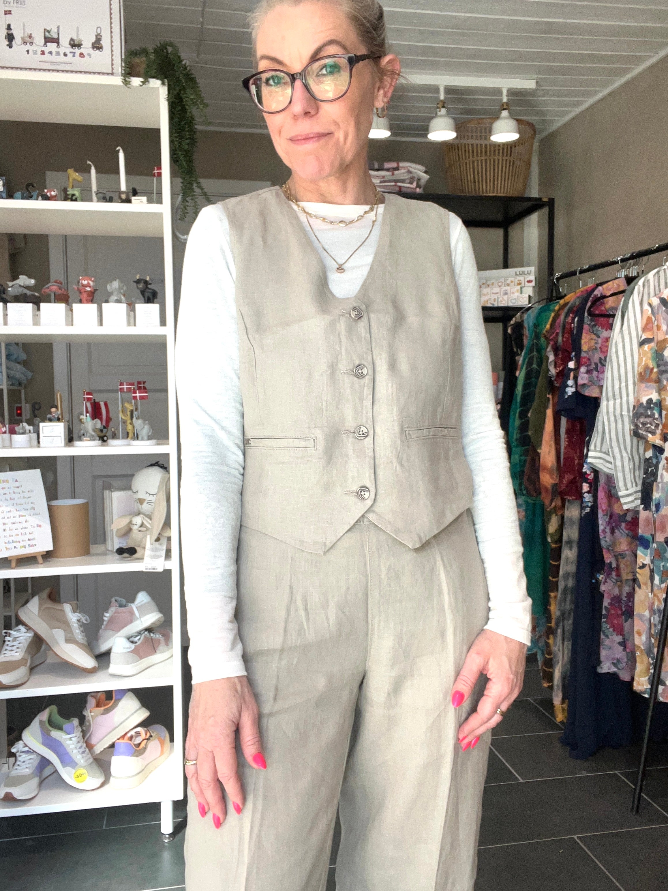 Short Vest Buttons – Hør Vest med Knapper – Timeless Beige – Street One