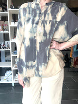 Upcyclet silke bluse i grå og beige toner