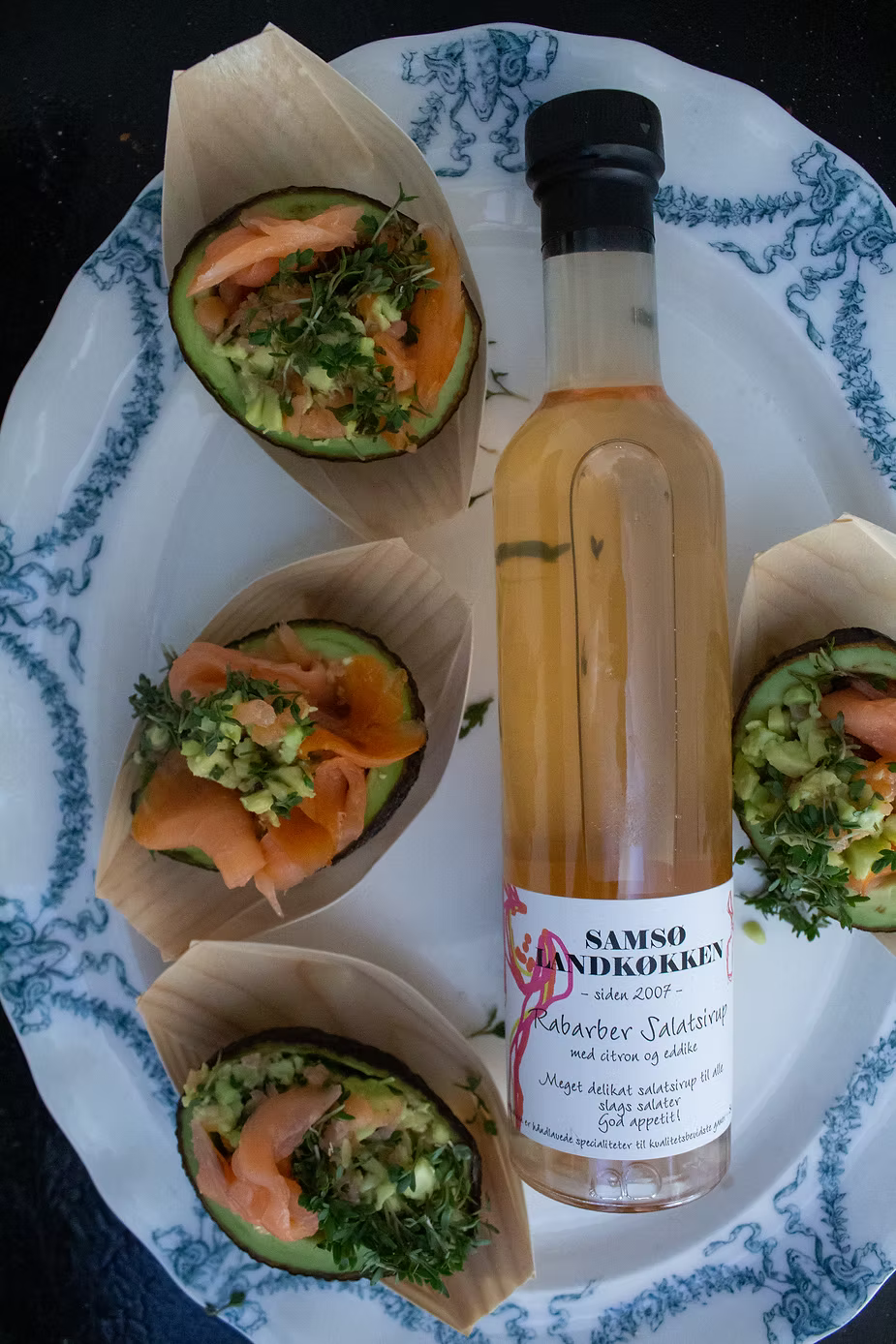 Avocado med laks og rabarber salatsirup
