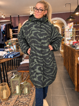 Street One Rain Poncho – Army (202078) | Vandtæt poncho m. hætte, OneSize