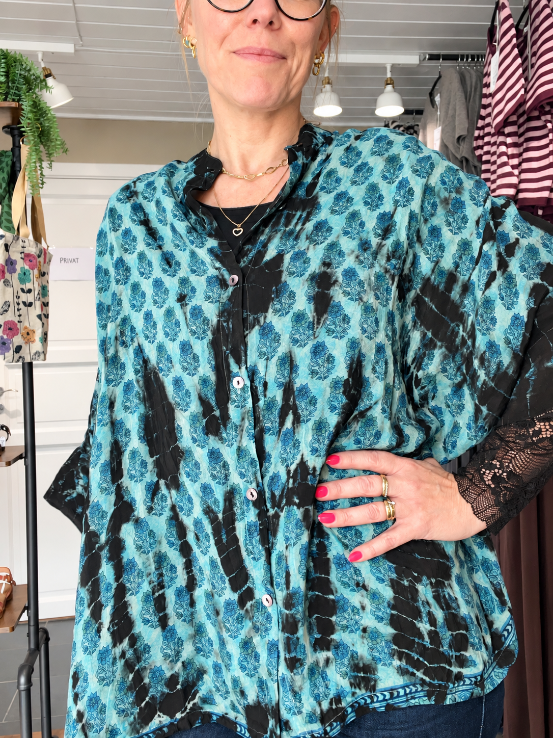 Cofur Diva Blouse blåmønstret one-of-a-kind silkebluse til dame