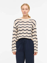 VIWAVE O-Neck LS Pointelle Knit Top fra VILA i farven Birch/Navy Blazer set forfra