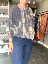 OneSize poncho bluse i grå beige nuancer