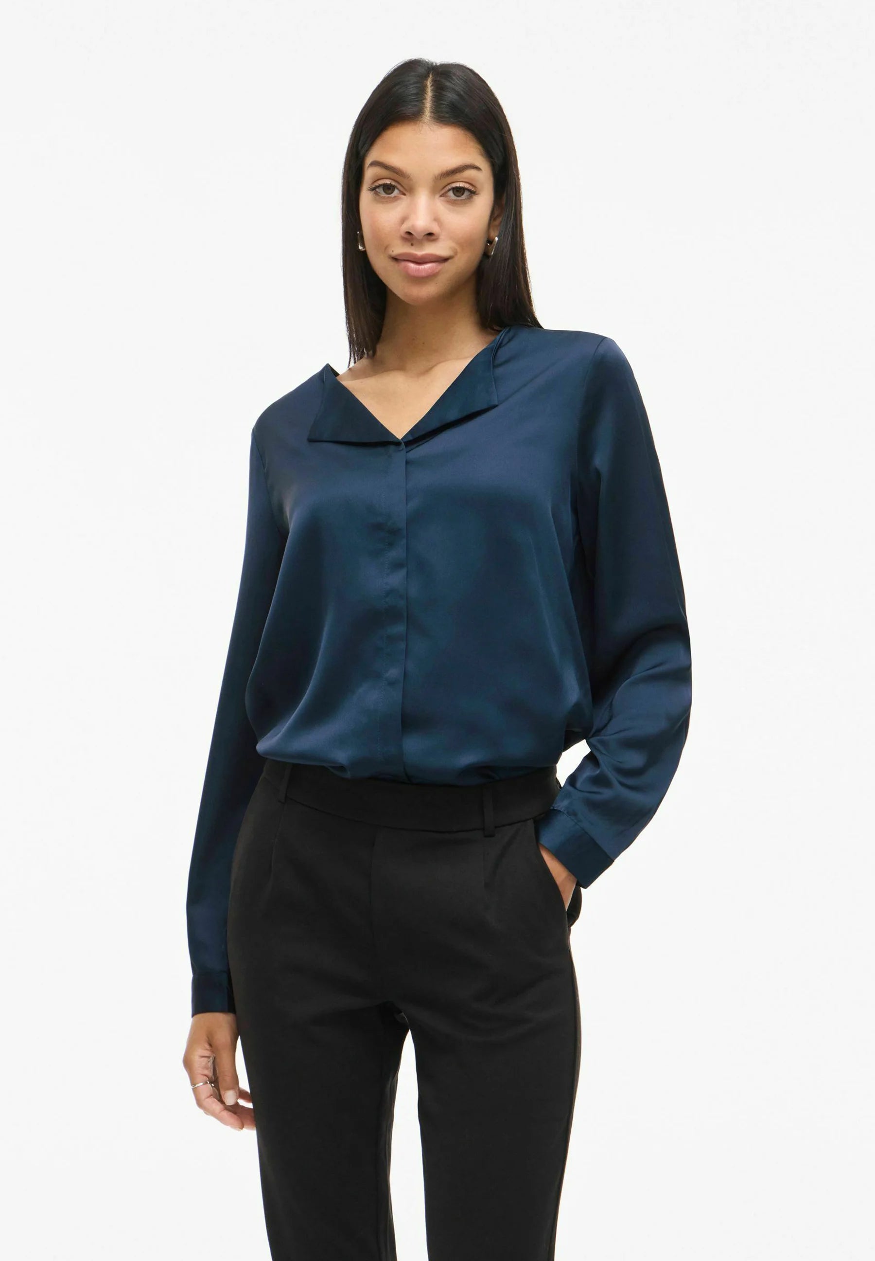 VILA VIELLETTE satin skjorte i Navy Blazer til dame