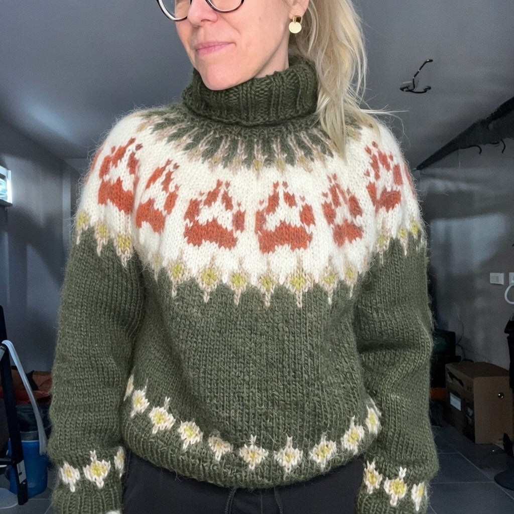 Håndstrikket Balustrik sweater i islandsk uld med pote-mønster