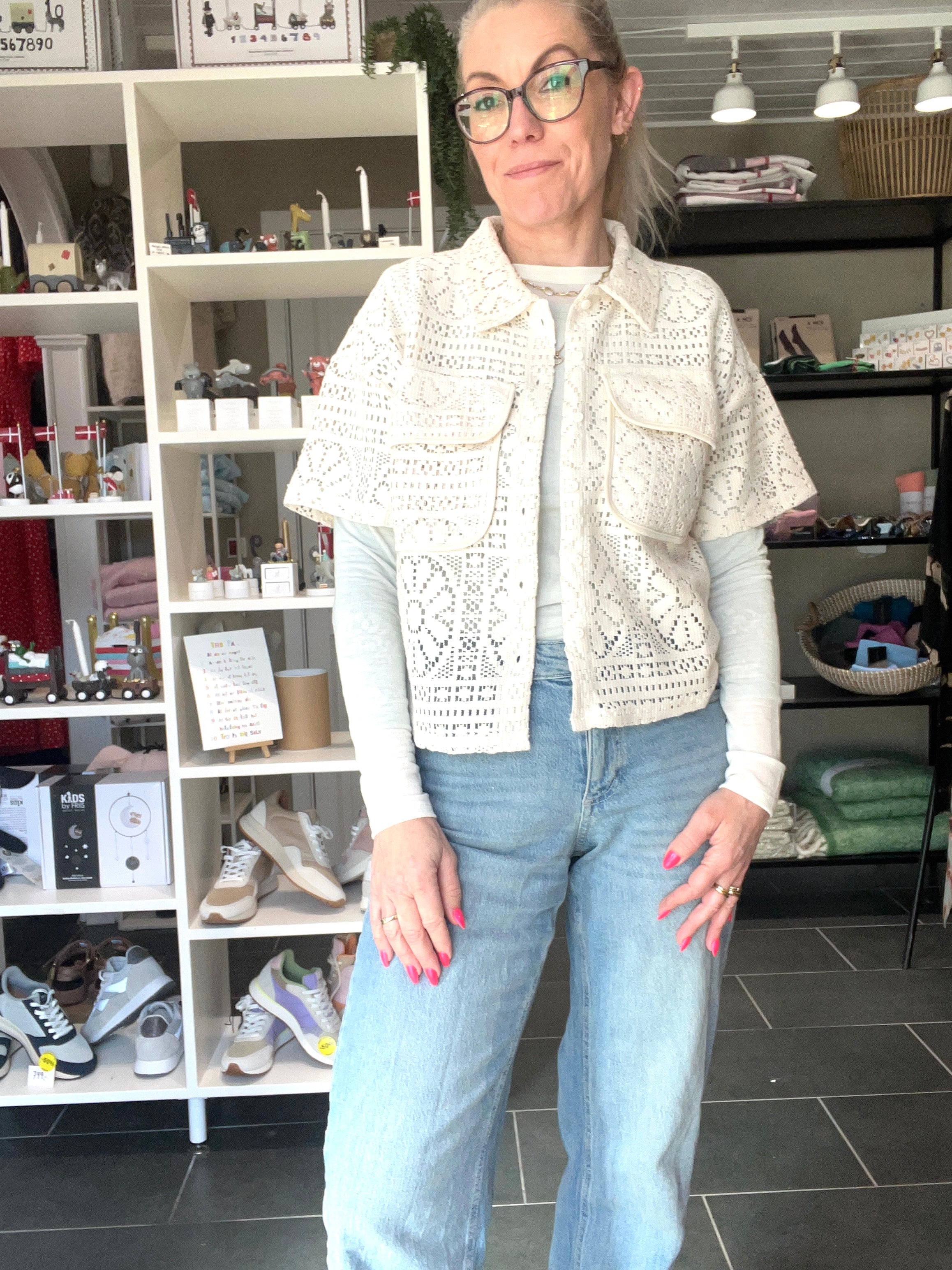 VIMERINDA 2/4 Shirt – Kortærmet Skjorte med Hæklet Look – Birch – VILA