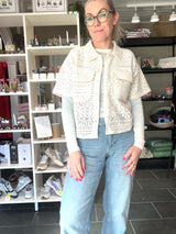 VIMERINDA 2/4 Shirt – Kortærmet Skjorte med Hæklet Look – Birch – VILA