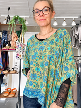 Cofur Lombok Poncho Blouse blå blomstret unika silkebluse i vintage sari-silke OneSize