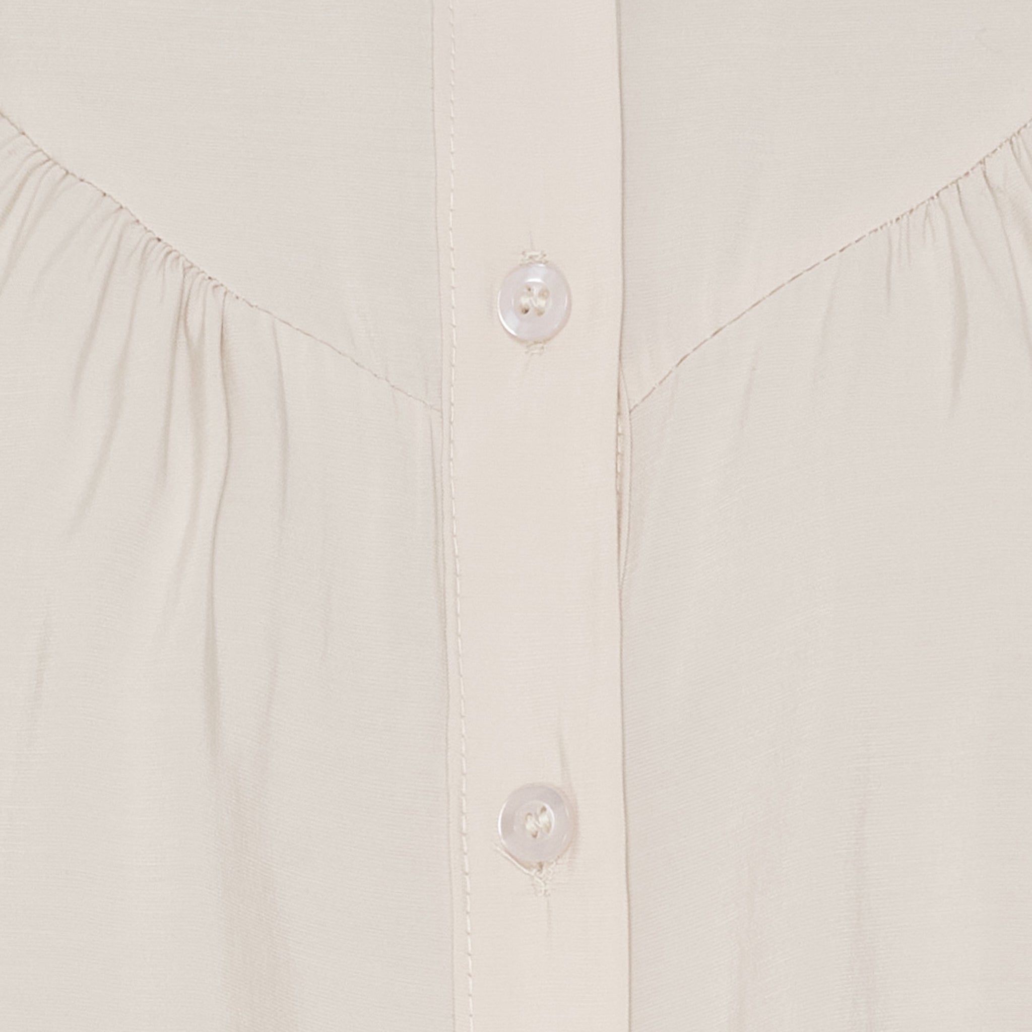 Melodie Blouse – kinakrave og knaplukning