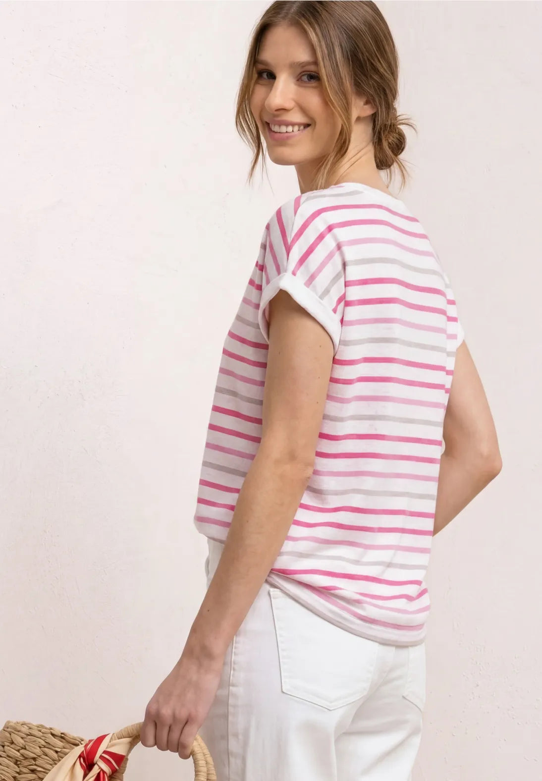 Pink T-shirt med multicolor striber