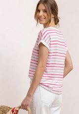 Pink T-shirt med multicolor striber