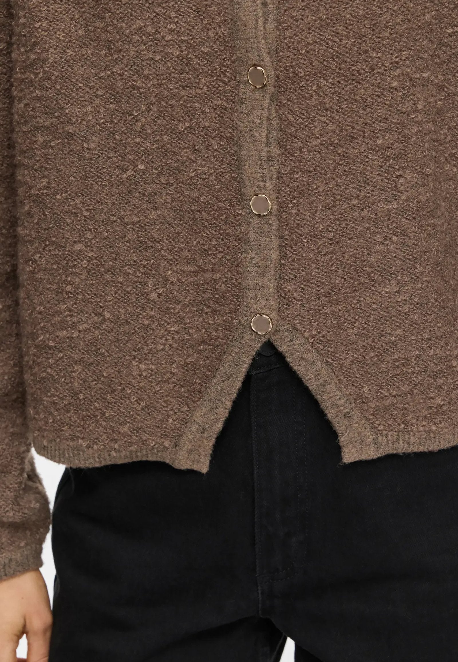 VIPIGGA 14116498 cardigan med rund hals og knappelukning