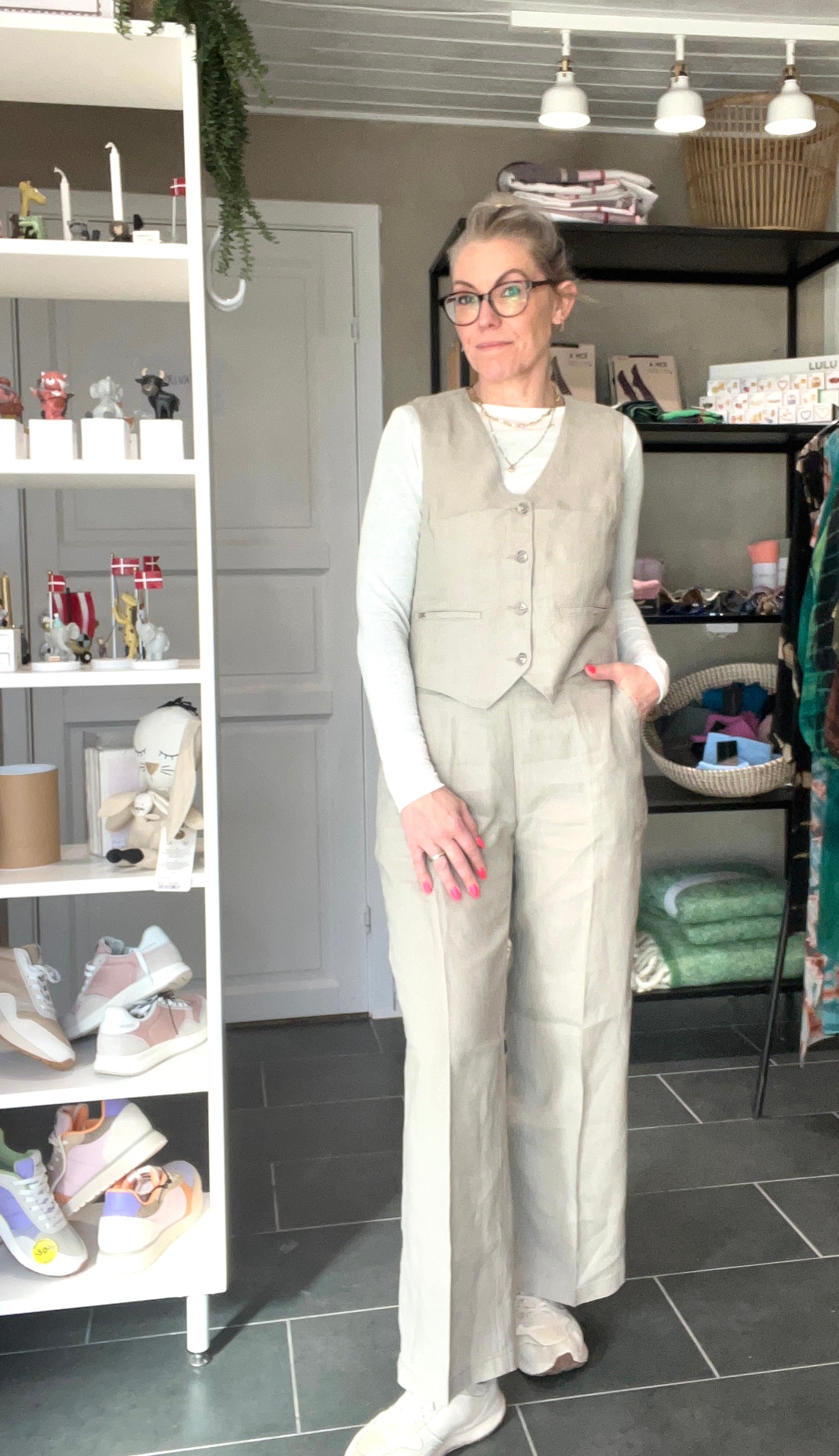 Short Vest Buttons – Hør Vest med Knapper – Timeless Beige – Street One