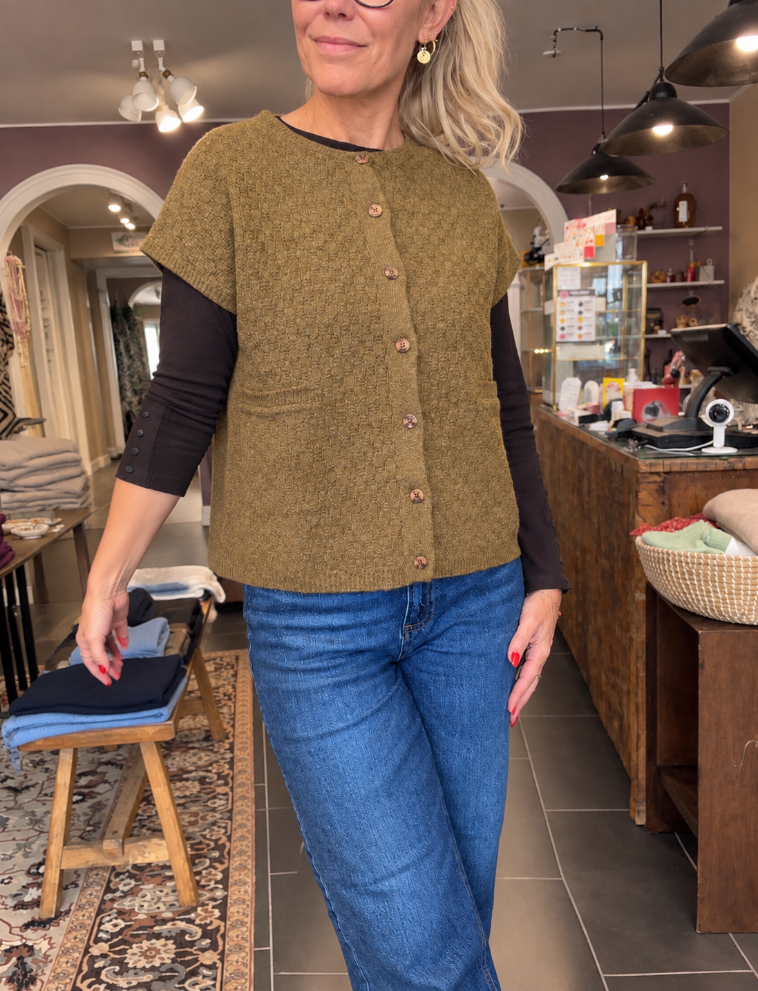 Komma Strikvest Herb fra Mansted i merinould