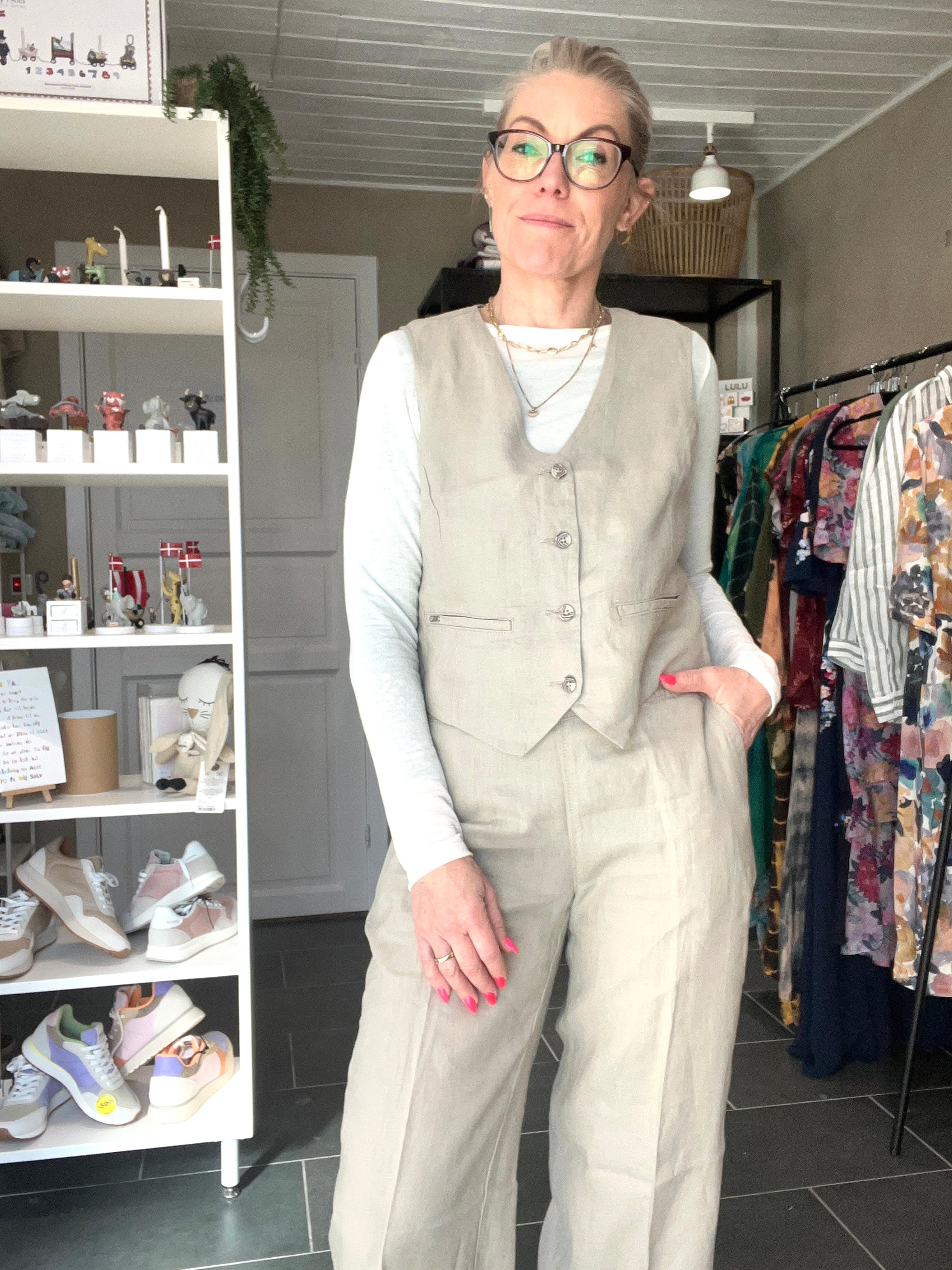 Short Vest Buttons – Hør Vest med Knapper – Timeless Beige – Street One