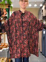 Diva Tunika Onesize – koralfarvet/sort– 100% Genanvendt Silke – Cofur Denmark