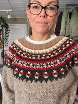 Balustrik Indianerbluse beige rød sort i islandsk uld