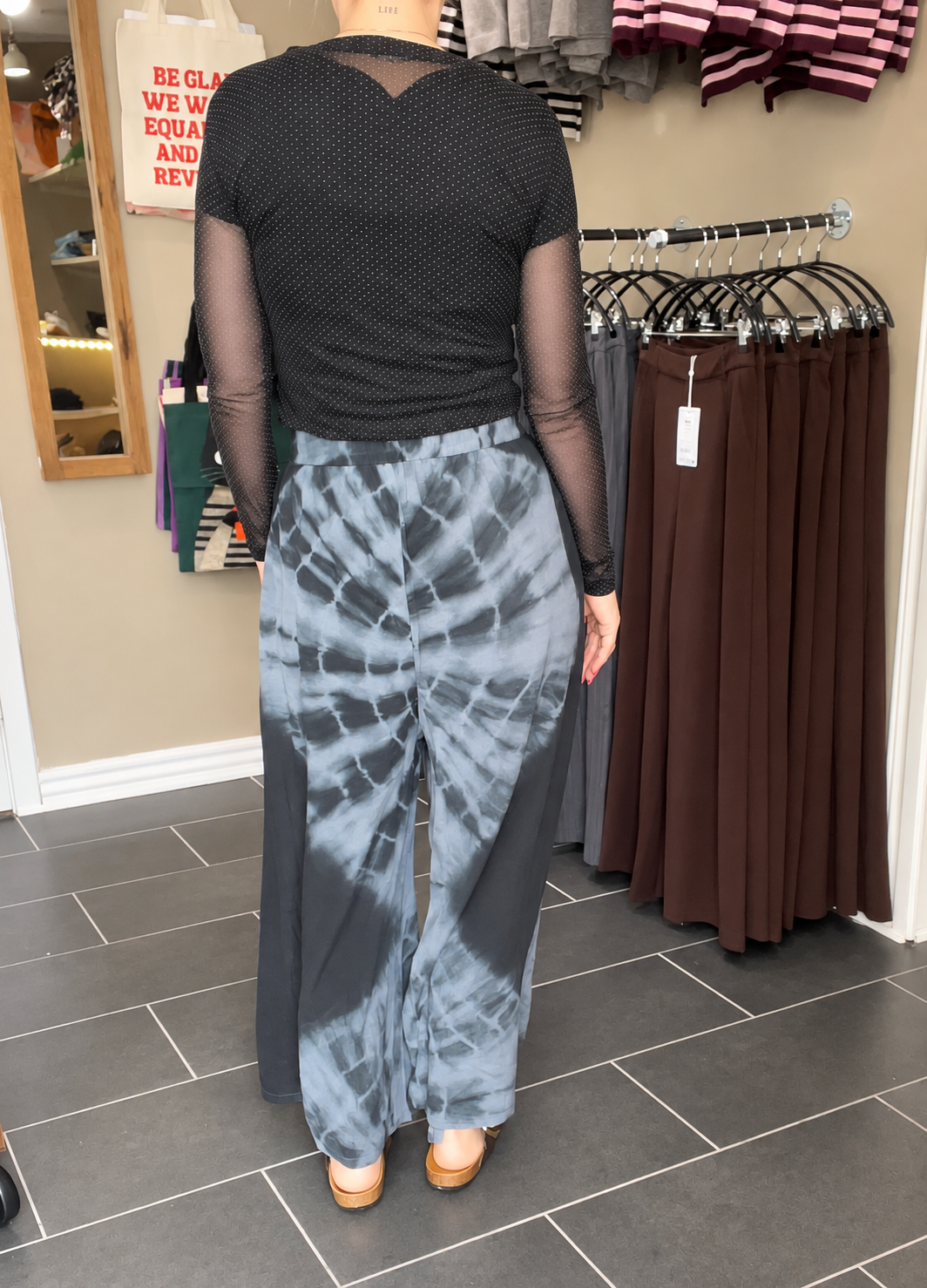 Cofur wide leg silkebukser sort/grå tie-dye til dame