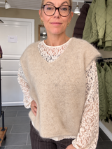Bjoerk Strikvest – Latte fra Black Colour