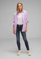 Street One Jane jeans 377053 – casual fit jeans med mellemhøj talje, slim leg og rå detaljer som nitter og flossede kanter